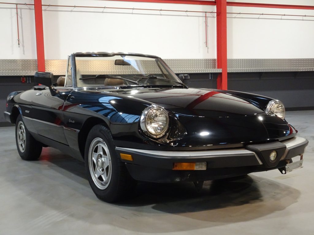1985 Alfa Romeo Spider 2.0 Liter Inline 4