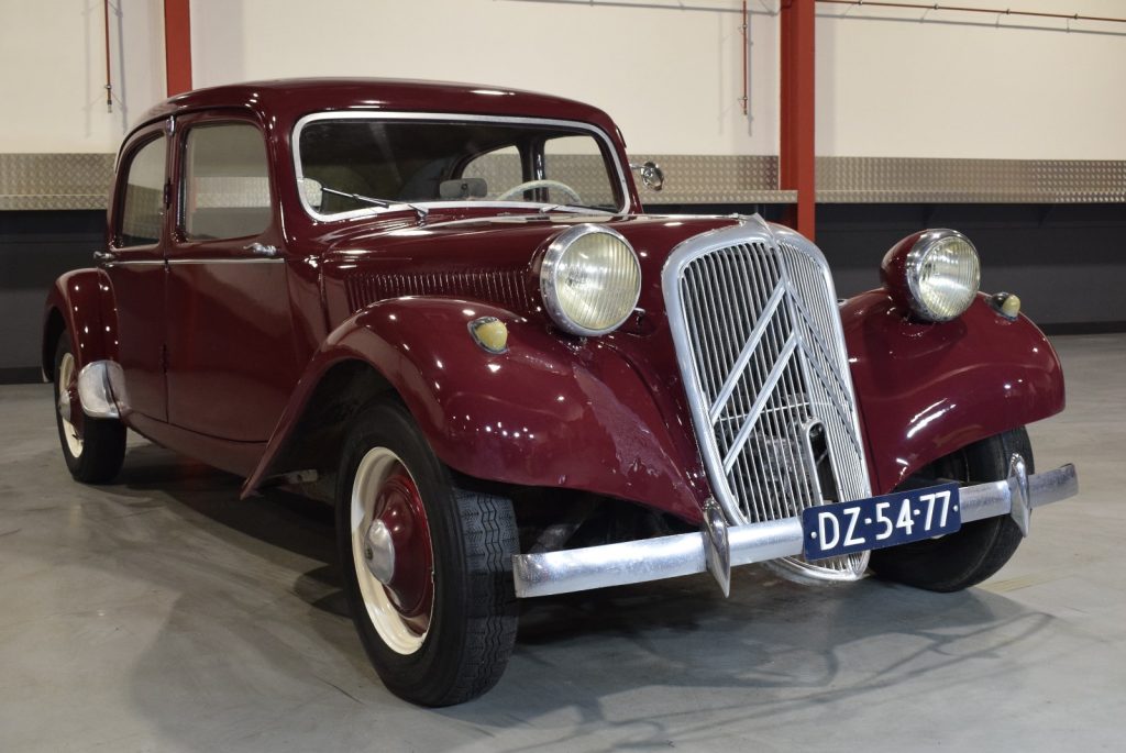 1955 Citroen Traction Avant Sedan 1.9 Liter Inline 4