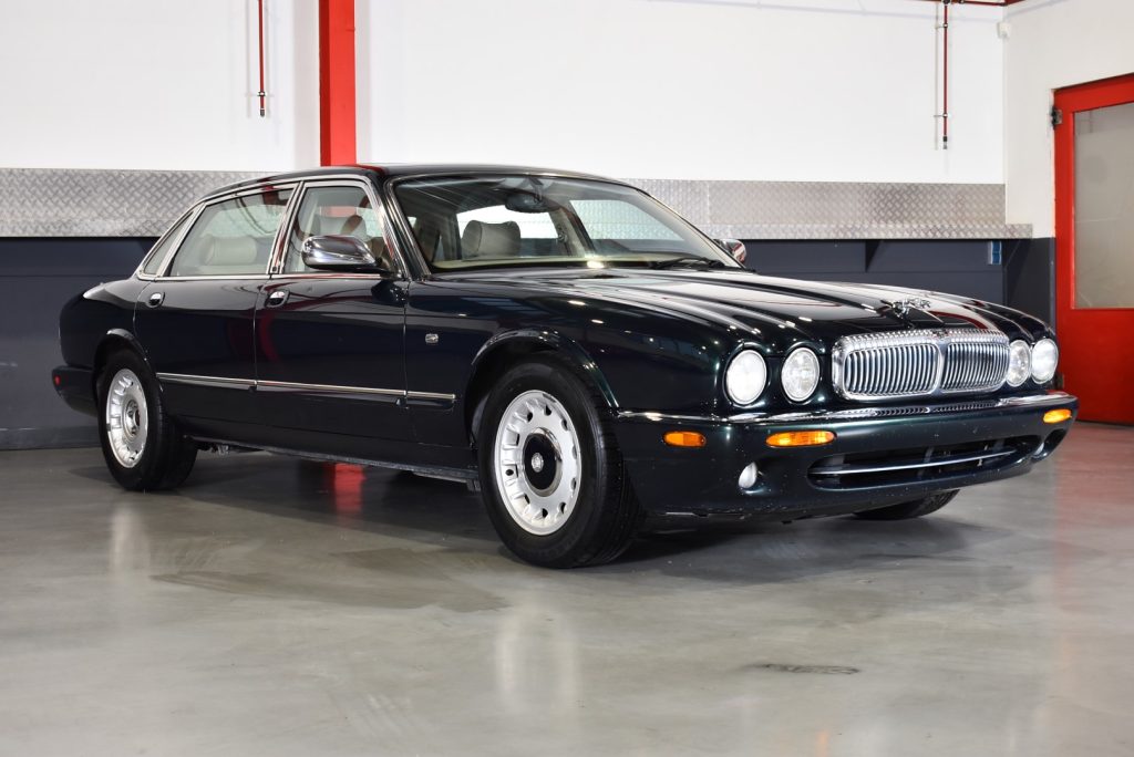 1999 Jaguar XJ8 Sedan 4,0L V8