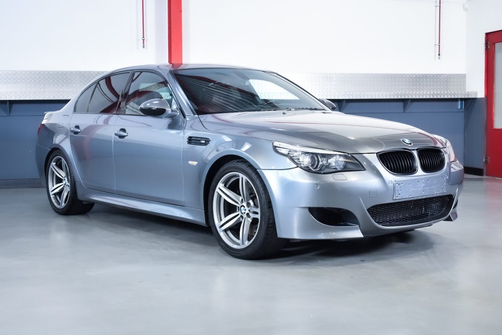 2009 BMW M5 (E60) 5,0L V10 Sedan