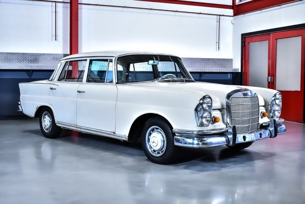 1963 Mercedes-Benz 220 SEB (W111 – Heckflosse) Sedan 2,2L I6