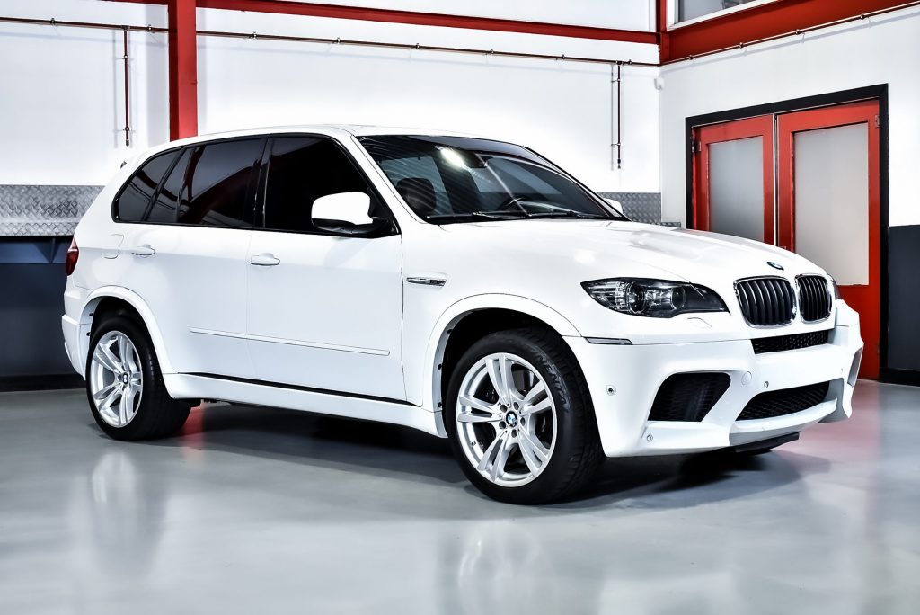 2012 BMW X5M SUV 4,4L twin-turbocharged V8